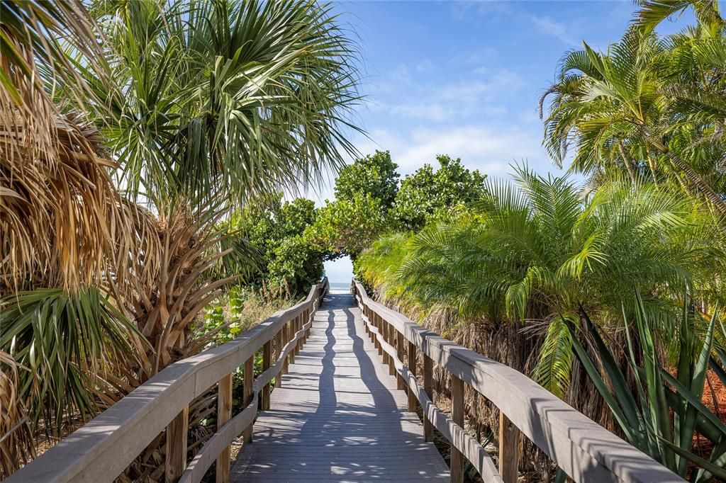 For Sale: $425,000 (2 beds, 2 baths, 920 Square Feet)