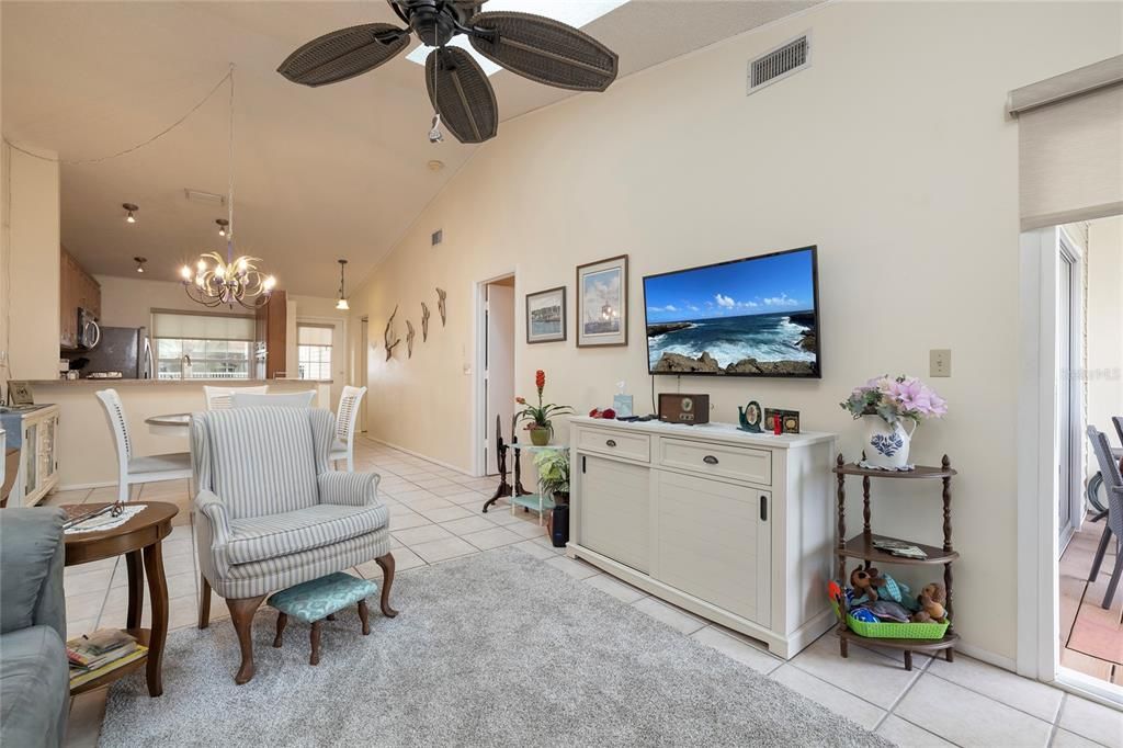 For Sale: $425,000 (2 beds, 2 baths, 920 Square Feet)