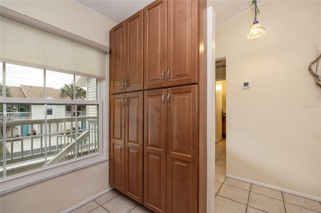 For Sale: $425,000 (2 beds, 2 baths, 920 Square Feet)