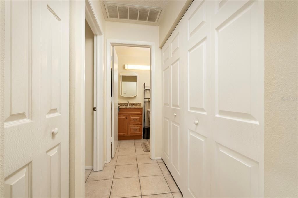 For Sale: $425,000 (2 beds, 2 baths, 920 Square Feet)