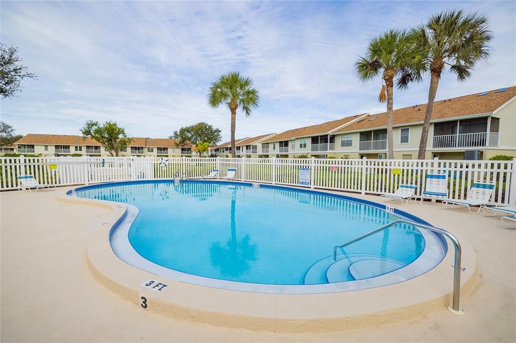 For Sale: $425,000 (2 beds, 2 baths, 920 Square Feet)