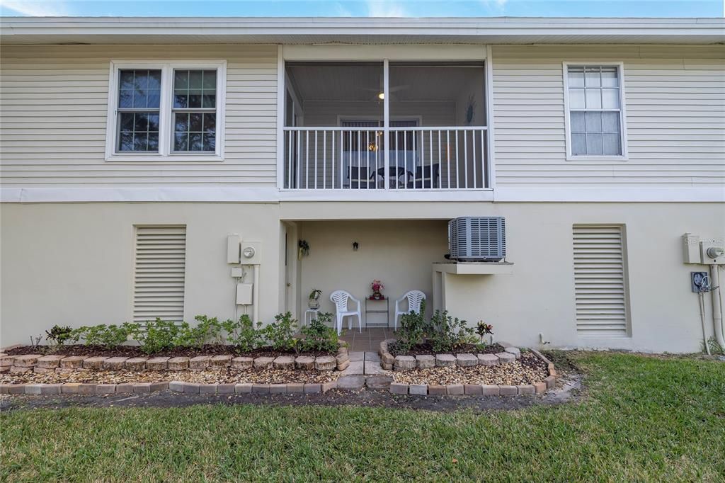 For Sale: $425,000 (2 beds, 2 baths, 920 Square Feet)