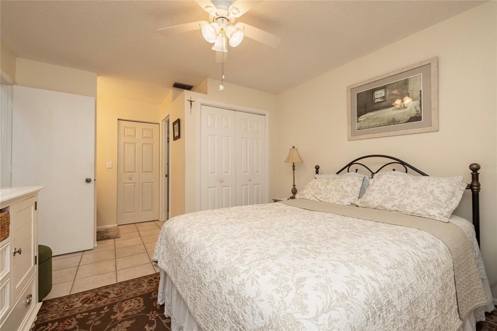 For Sale: $425,000 (2 beds, 2 baths, 920 Square Feet)