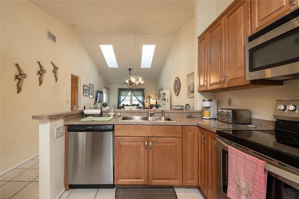 For Sale: $425,000 (2 beds, 2 baths, 920 Square Feet)