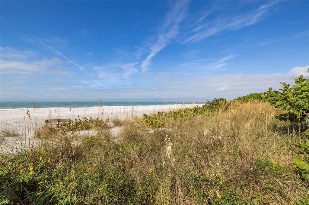 For Sale: $425,000 (2 beds, 2 baths, 920 Square Feet)