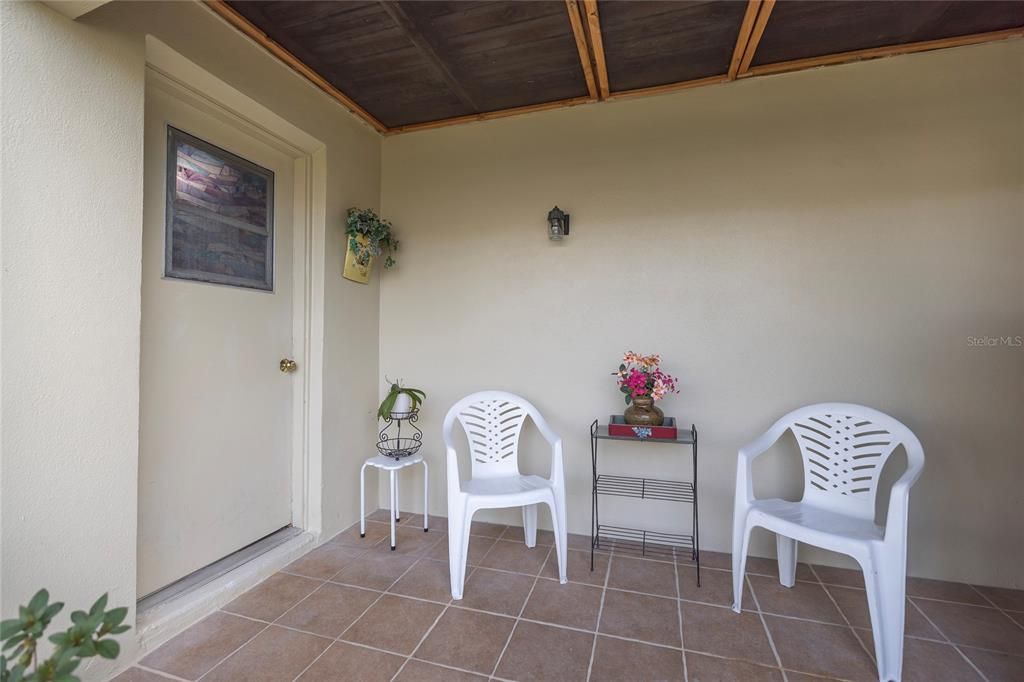 For Sale: $425,000 (2 beds, 2 baths, 920 Square Feet)