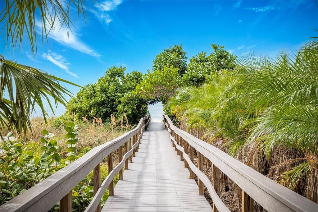 For Sale: $425,000 (2 beds, 2 baths, 920 Square Feet)