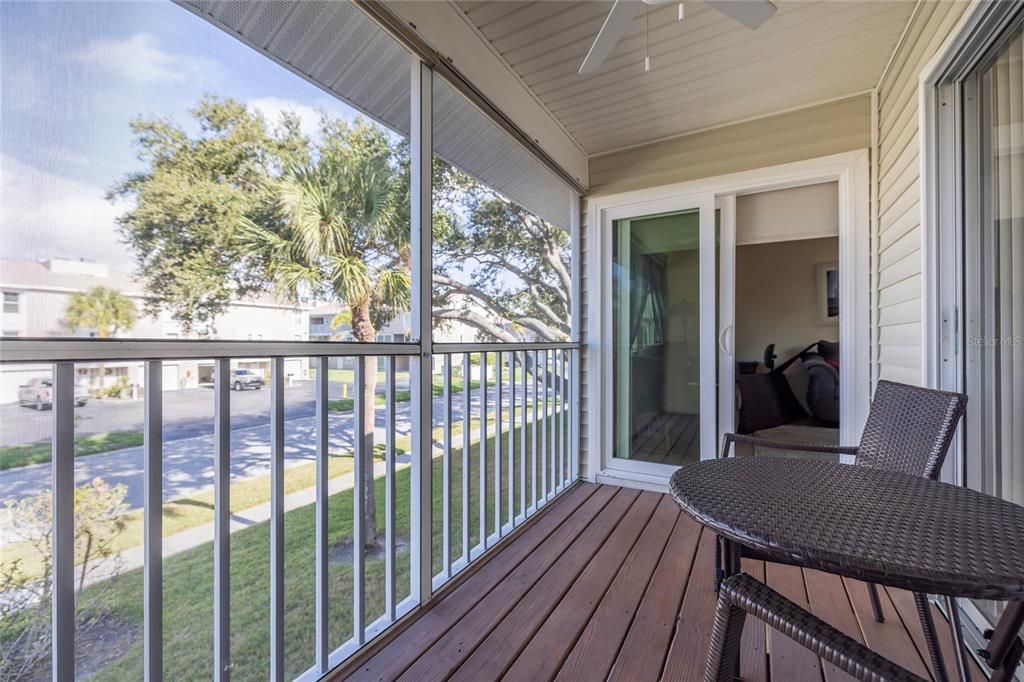 For Sale: $425,000 (2 beds, 2 baths, 920 Square Feet)