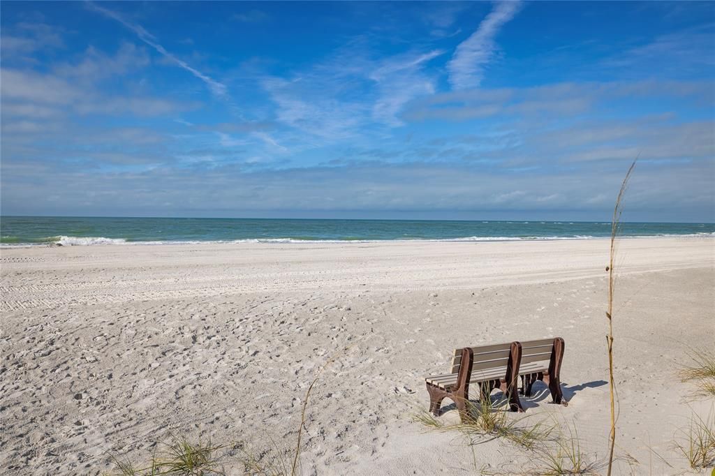 For Sale: $425,000 (2 beds, 2 baths, 920 Square Feet)