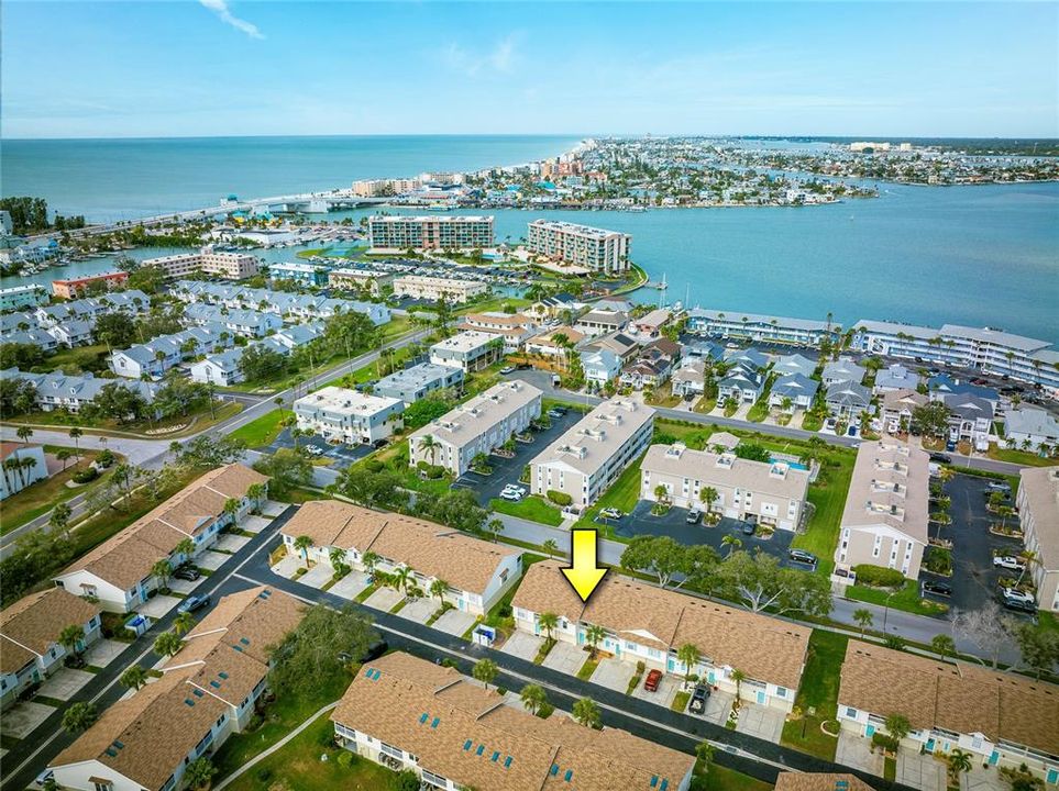 For Sale: $425,000 (2 beds, 2 baths, 920 Square Feet)