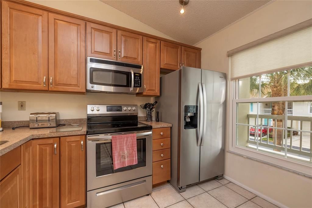 For Sale: $425,000 (2 beds, 2 baths, 920 Square Feet)