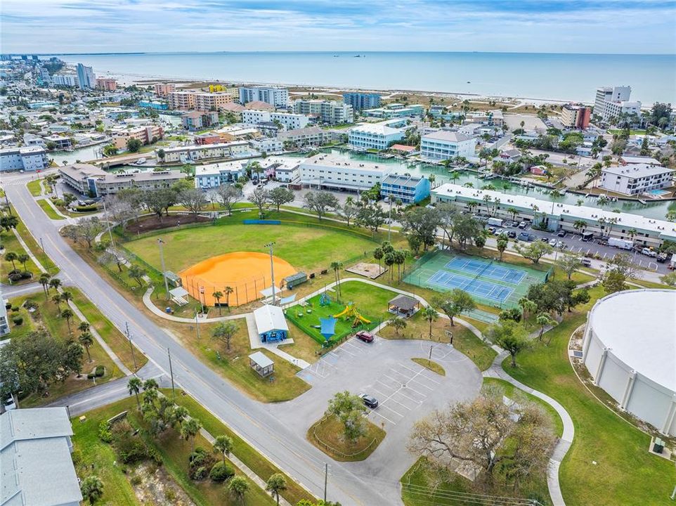 For Sale: $425,000 (2 beds, 2 baths, 920 Square Feet)