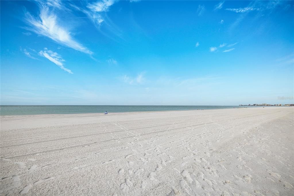 For Sale: $425,000 (2 beds, 2 baths, 920 Square Feet)