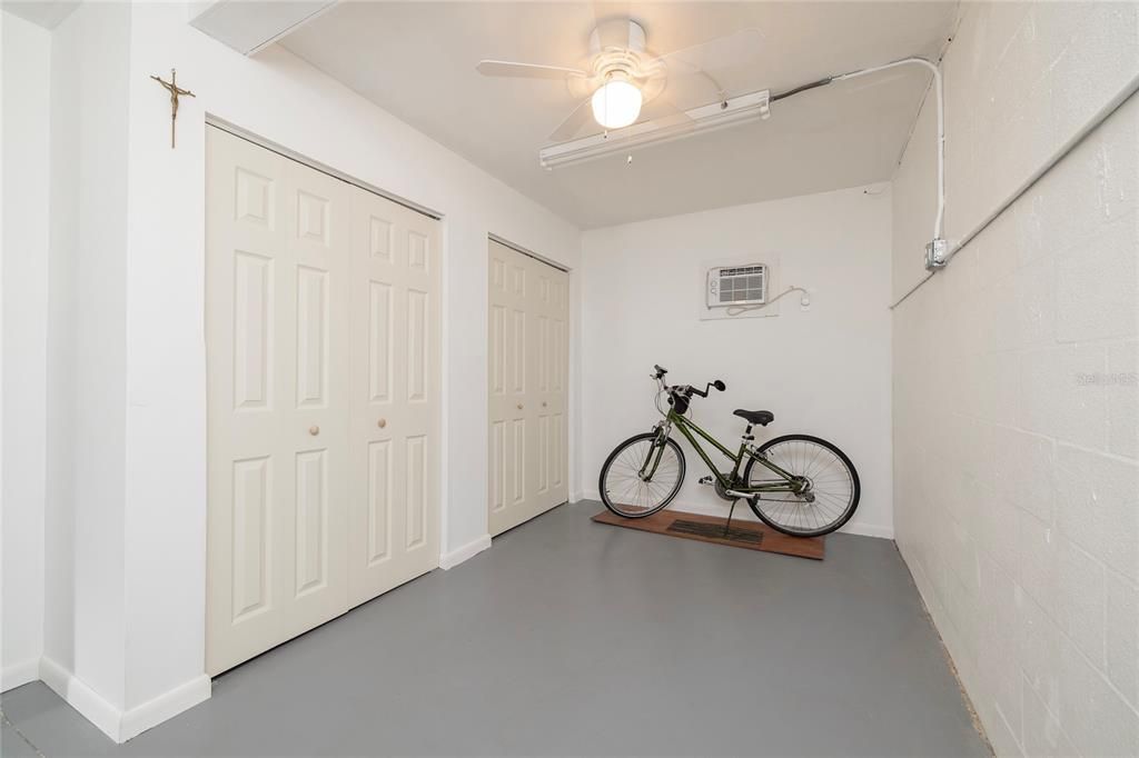 For Sale: $425,000 (2 beds, 2 baths, 920 Square Feet)