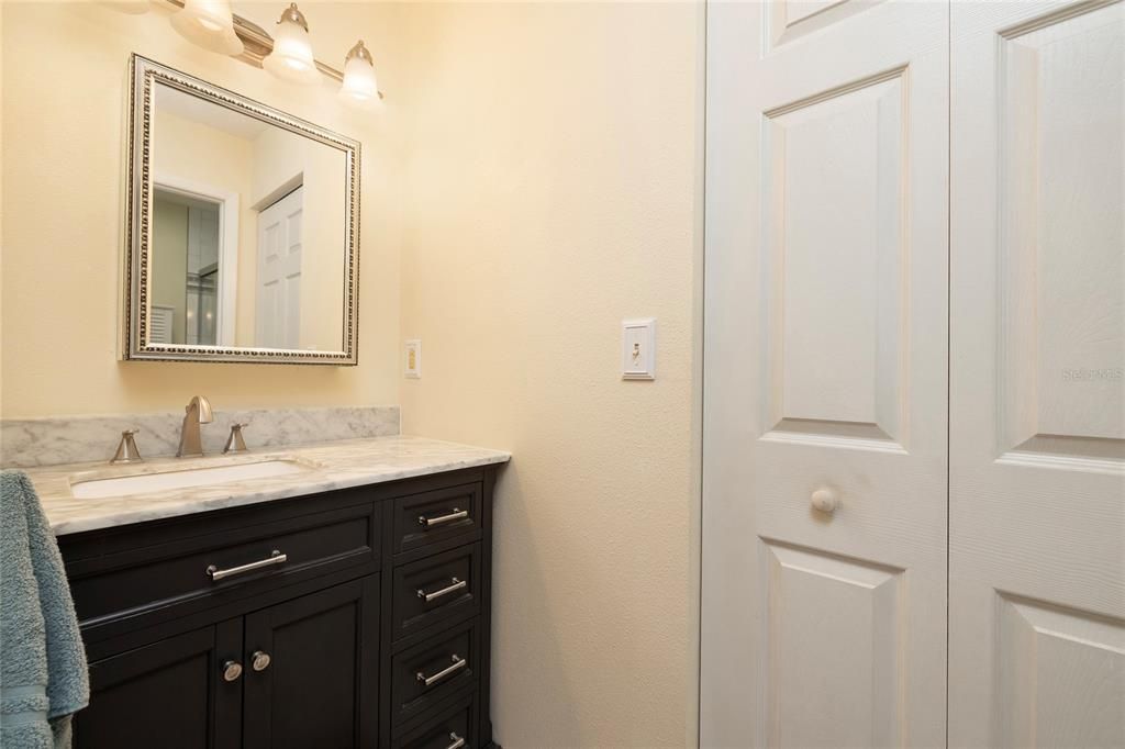 For Sale: $425,000 (2 beds, 2 baths, 920 Square Feet)