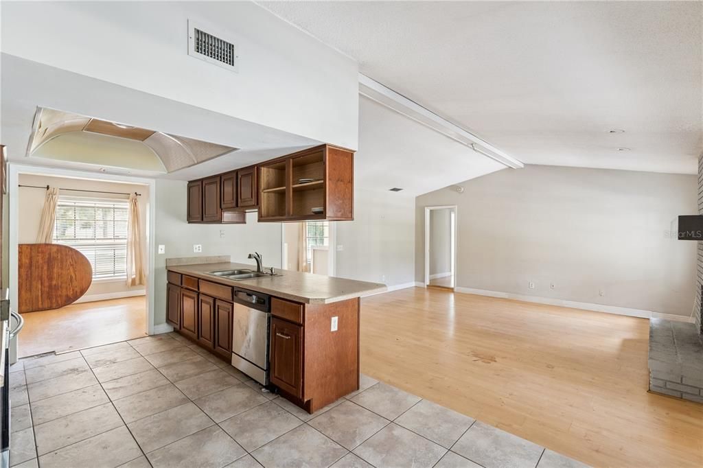 For Sale: $525,000 (3 beds, 2 baths, 2172 Square Feet)