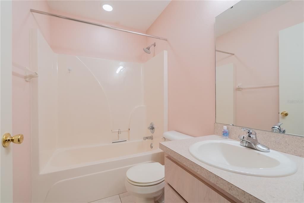 待售: $239,000 (2 贝兹, 2 浴室, 1462 平方英尺)