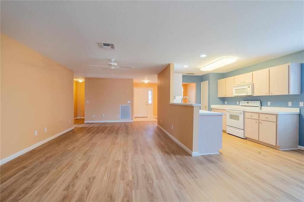 待售: $239,000 (2 贝兹, 2 浴室, 1462 平方英尺)