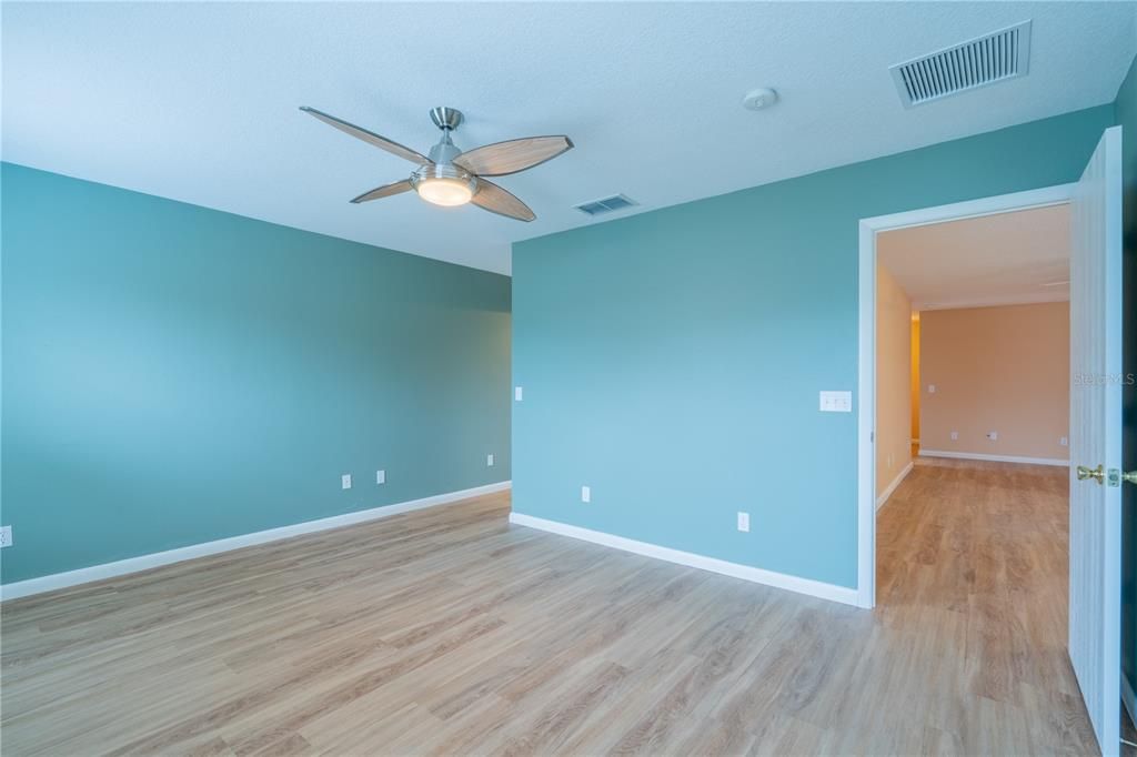 待售: $239,000 (2 贝兹, 2 浴室, 1462 平方英尺)