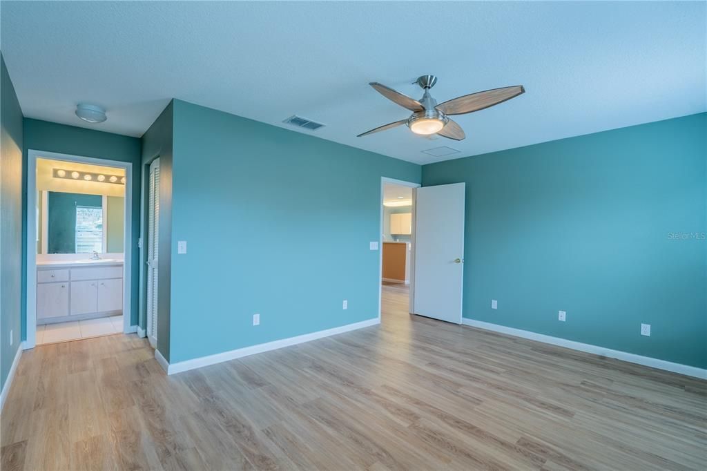 待售: $239,000 (2 贝兹, 2 浴室, 1462 平方英尺)