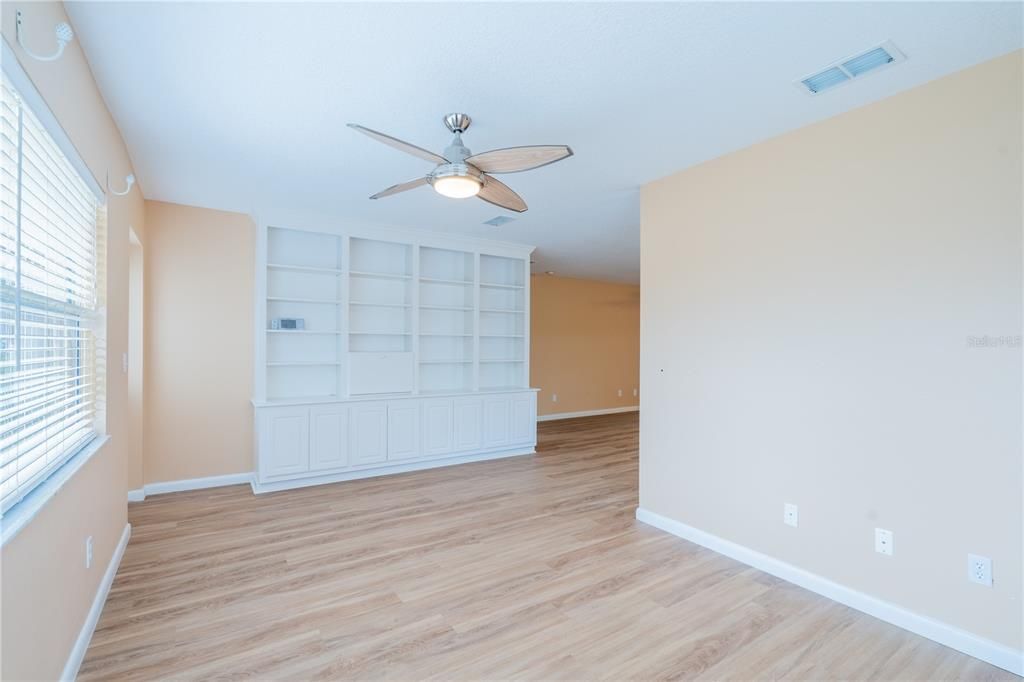 待售: $239,000 (2 贝兹, 2 浴室, 1462 平方英尺)