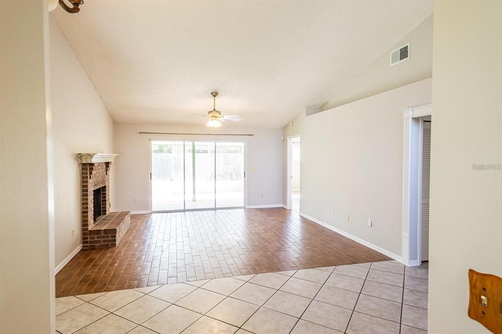 For Rent: $2,400 (3 beds, 2 baths, 1524 Square Feet)