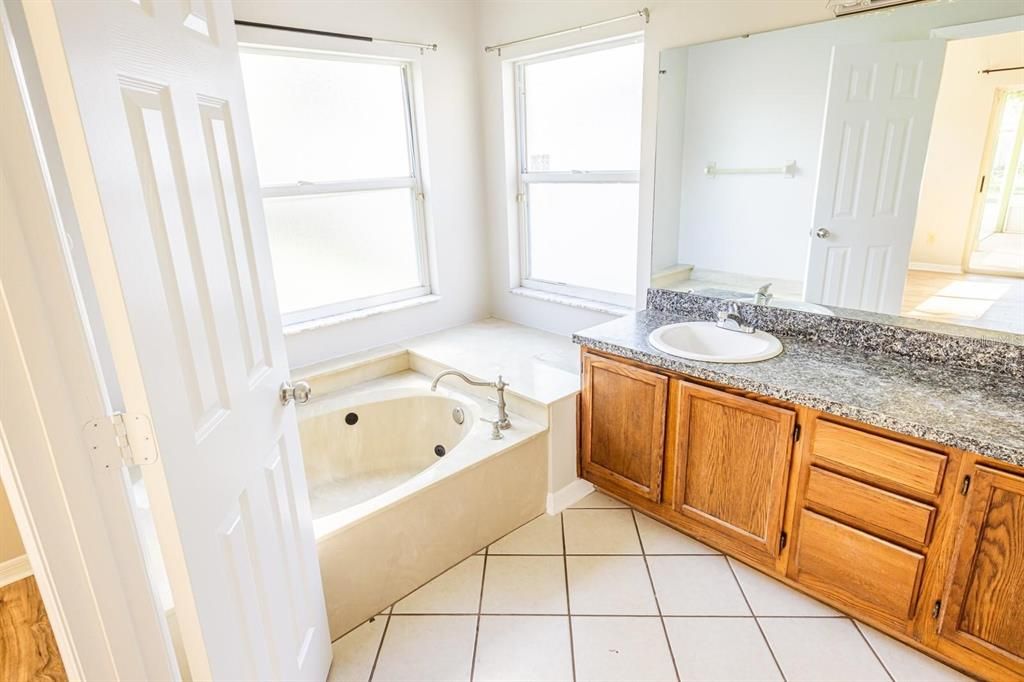 For Rent: $2,400 (3 beds, 2 baths, 1524 Square Feet)