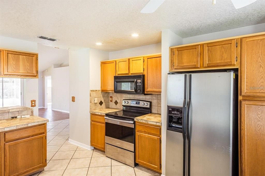 For Rent: $2,400 (3 beds, 2 baths, 1524 Square Feet)