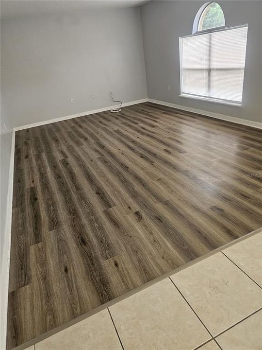 For Rent: $2,100 (4 beds, 2 baths, 2844 Square Feet)