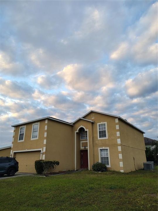 For Rent: $2,100 (4 beds, 2 baths, 2844 Square Feet)