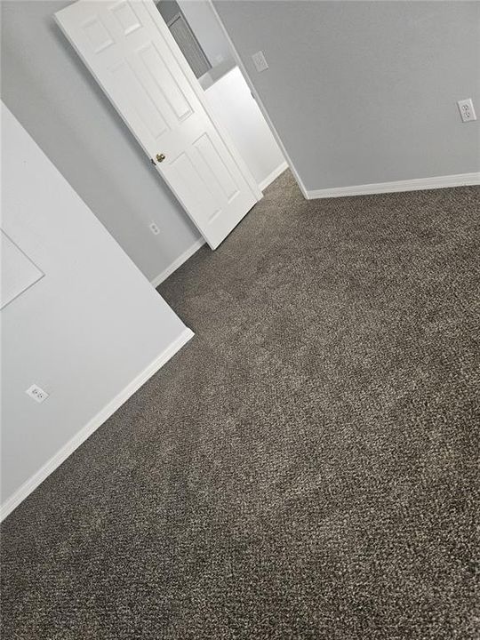 For Rent: $2,100 (4 beds, 2 baths, 2844 Square Feet)