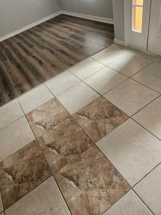 For Rent: $2,100 (4 beds, 2 baths, 2844 Square Feet)