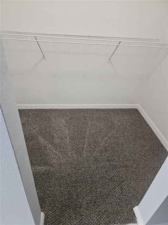 For Rent: $2,100 (4 beds, 2 baths, 2844 Square Feet)