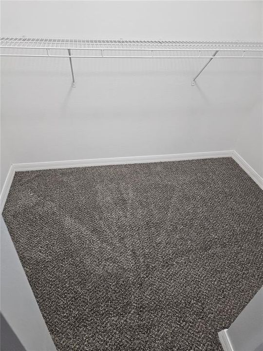 For Rent: $2,100 (4 beds, 2 baths, 2844 Square Feet)