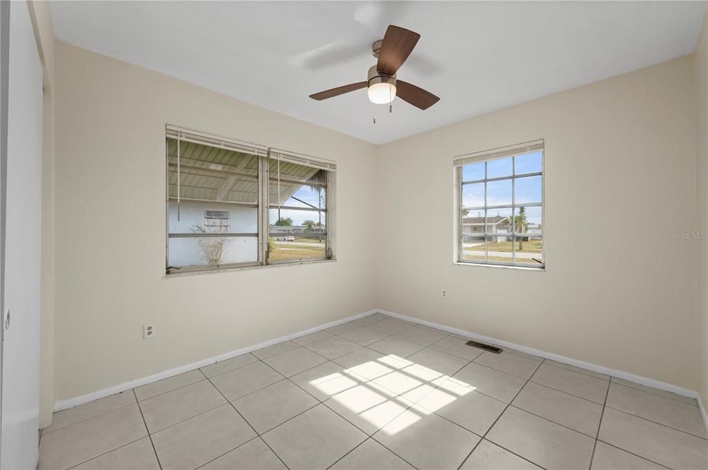 На продажу: $210,000 (3 спален, 1 ванн, 1267 Квадратных фут)