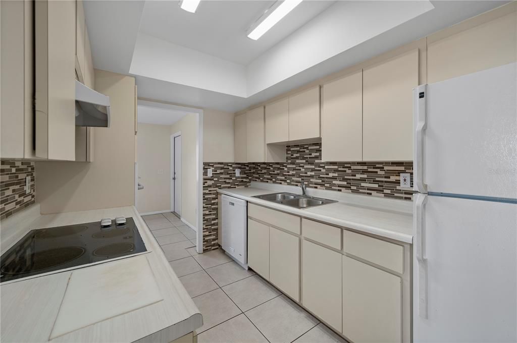 На продажу: $210,000 (3 спален, 1 ванн, 1267 Квадратных фут)