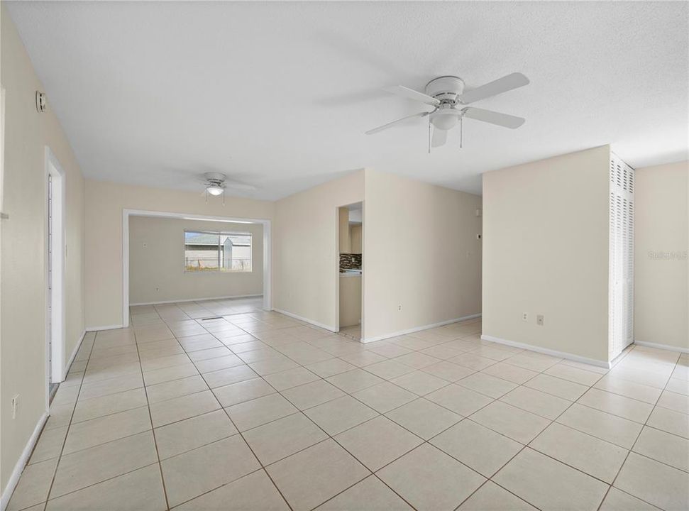 На продажу: $210,000 (3 спален, 1 ванн, 1267 Квадратных фут)