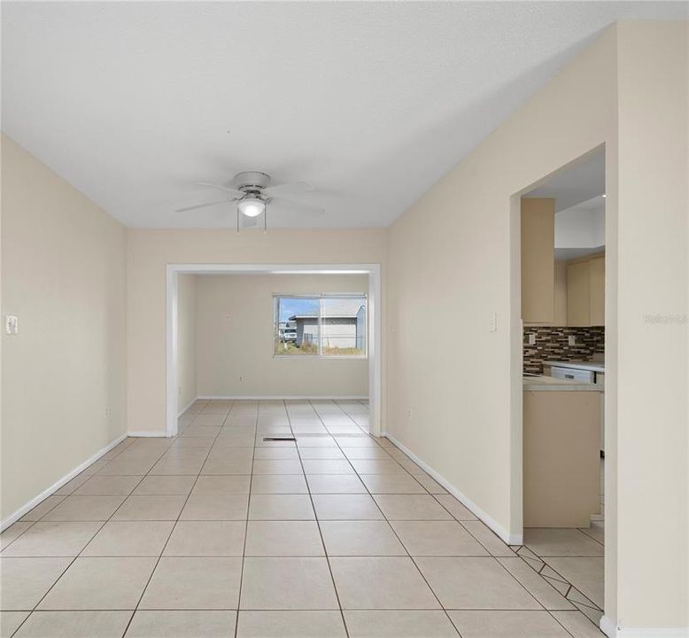 На продажу: $210,000 (3 спален, 1 ванн, 1267 Квадратных фут)