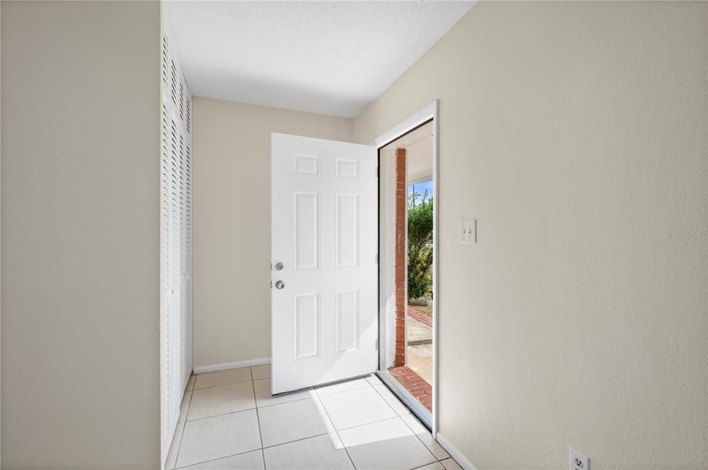 На продажу: $210,000 (3 спален, 1 ванн, 1267 Квадратных фут)