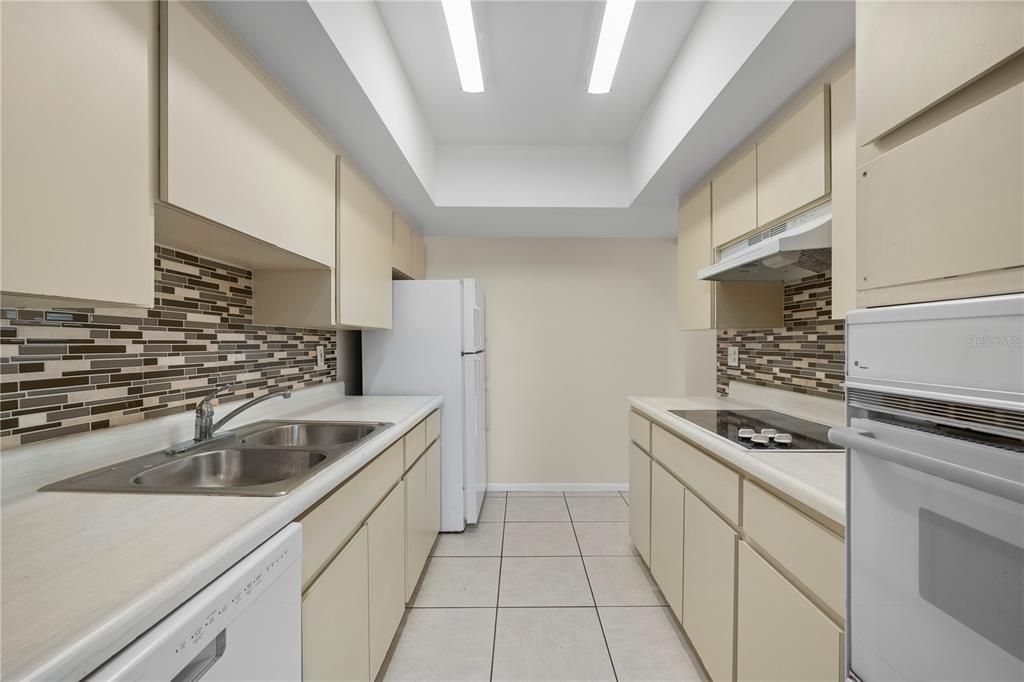 На продажу: $210,000 (3 спален, 1 ванн, 1267 Квадратных фут)