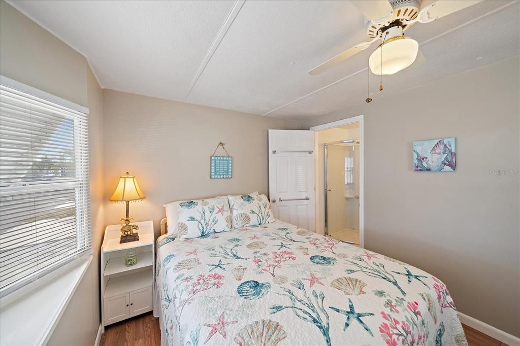 For Sale: $225,000 (2 beds, 2 baths, 860 Square Feet)