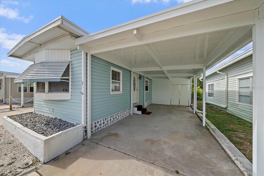 For Sale: $225,000 (2 beds, 2 baths, 860 Square Feet)