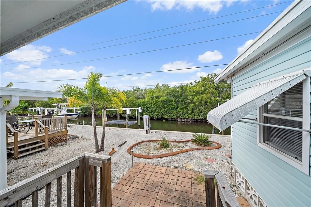 For Sale: $225,000 (2 beds, 2 baths, 860 Square Feet)