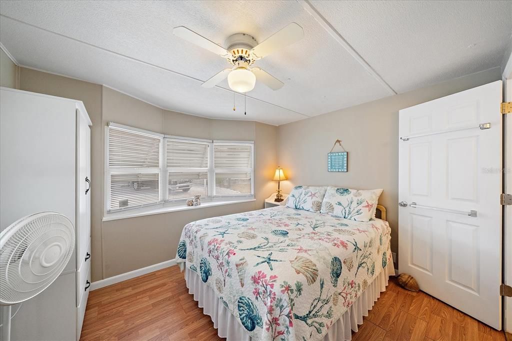 For Sale: $225,000 (2 beds, 2 baths, 860 Square Feet)