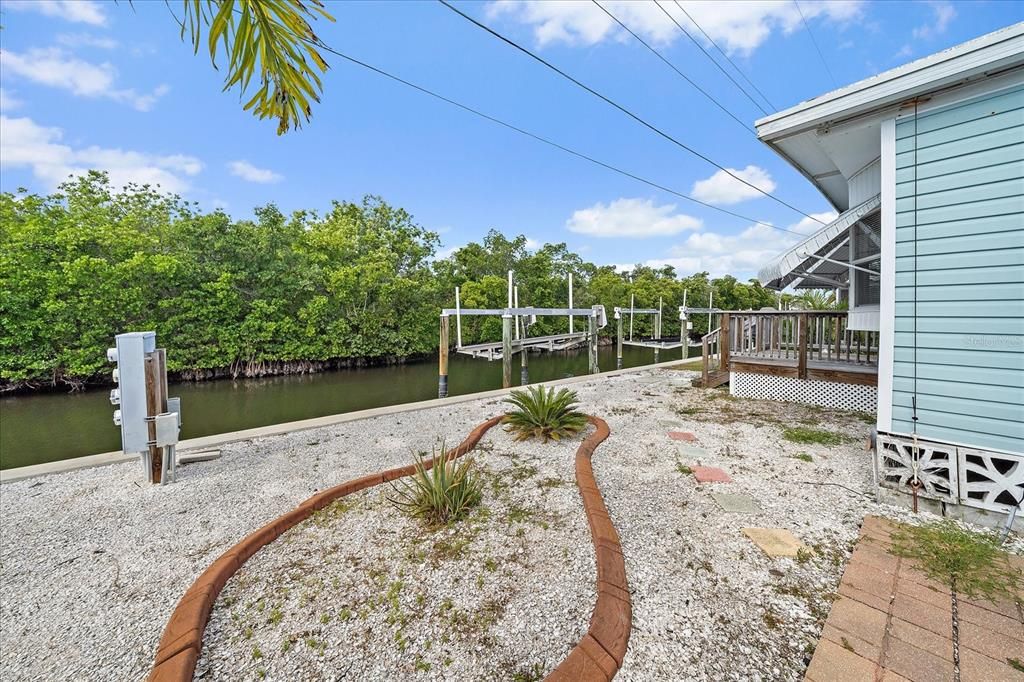 For Sale: $225,000 (2 beds, 2 baths, 860 Square Feet)