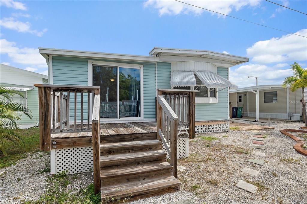 For Sale: $225,000 (2 beds, 2 baths, 860 Square Feet)