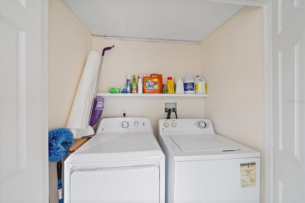 For Sale: $225,000 (2 beds, 2 baths, 860 Square Feet)