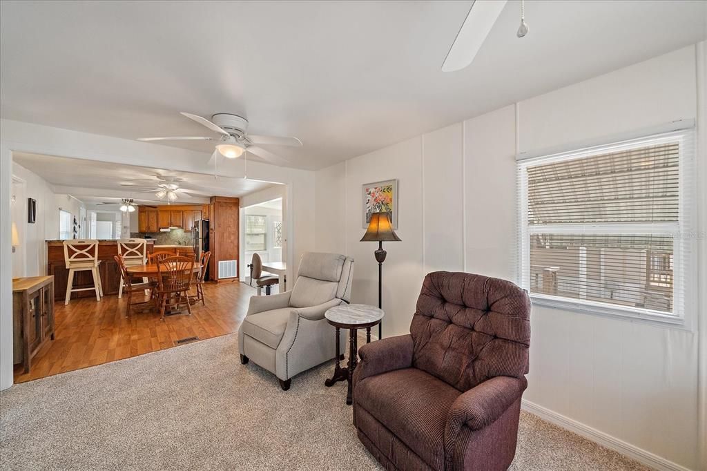 For Sale: $225,000 (2 beds, 2 baths, 860 Square Feet)