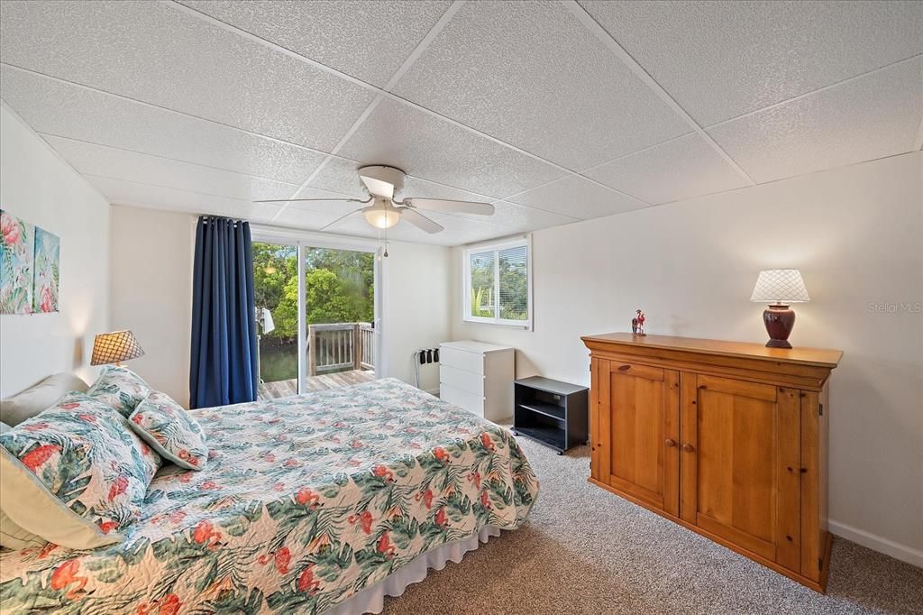 For Sale: $225,000 (2 beds, 2 baths, 860 Square Feet)