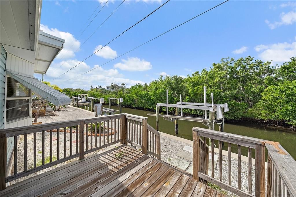 For Sale: $225,000 (2 beds, 2 baths, 860 Square Feet)